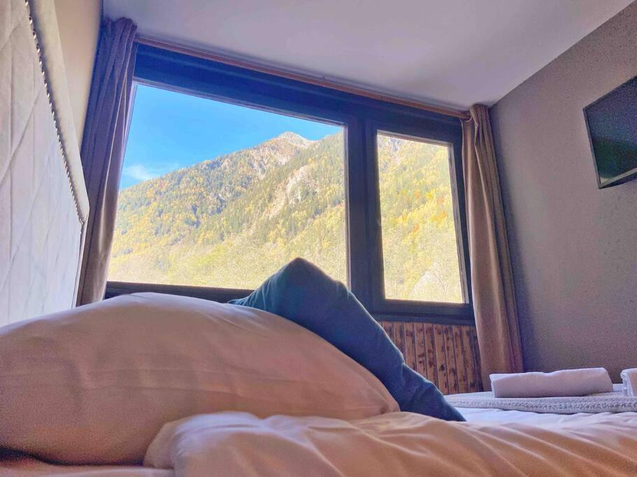 Fantastic Studio By The Lake With Mountain View Chamonix Eksteriør billede