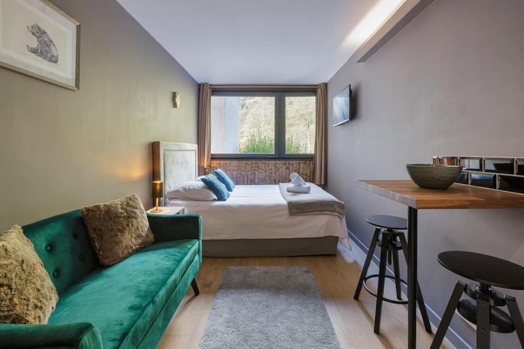 Fantastic Studio By The Lake With Mountain View Chamonix Eksteriør billede